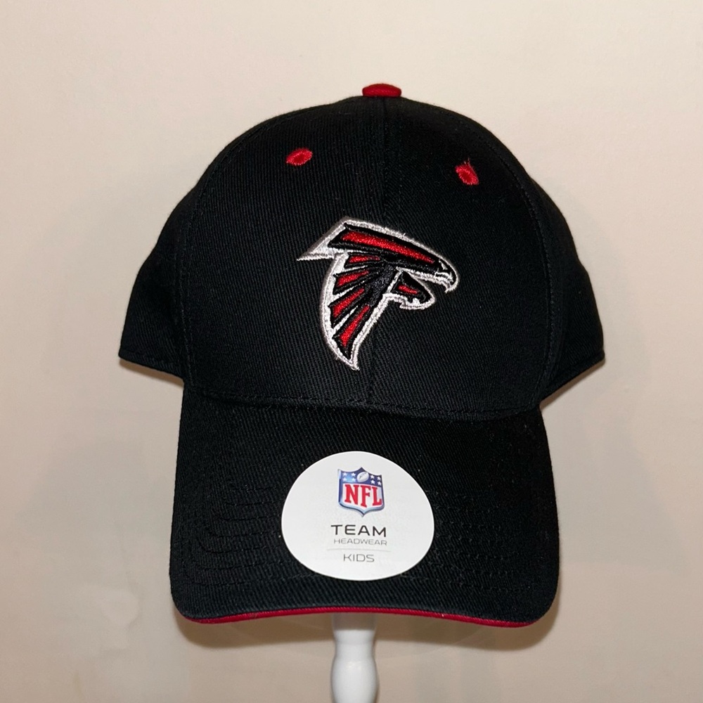 Kids NFL Hat featuring the Atlanta Falcons logo. Official NFL merchandise. NWT